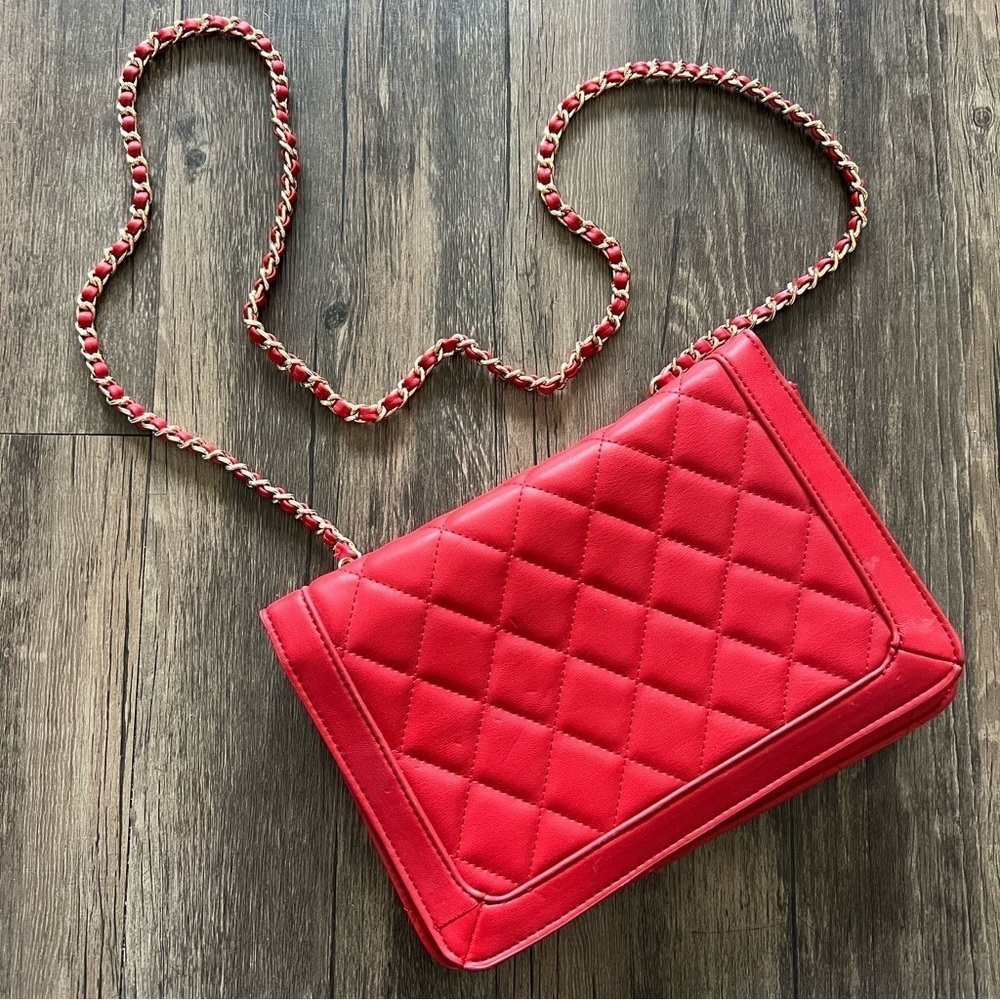 Forever 21 Red Quilted Square Crossbody Long Chain Strap Handbag Purse